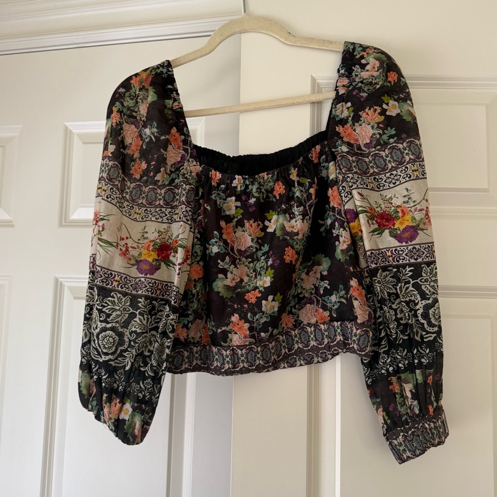 Alice and Olivia floral top size s